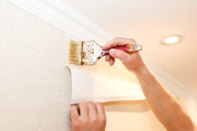 Pose de papier peint à Plévin — revêtements muraux et toiles de verre